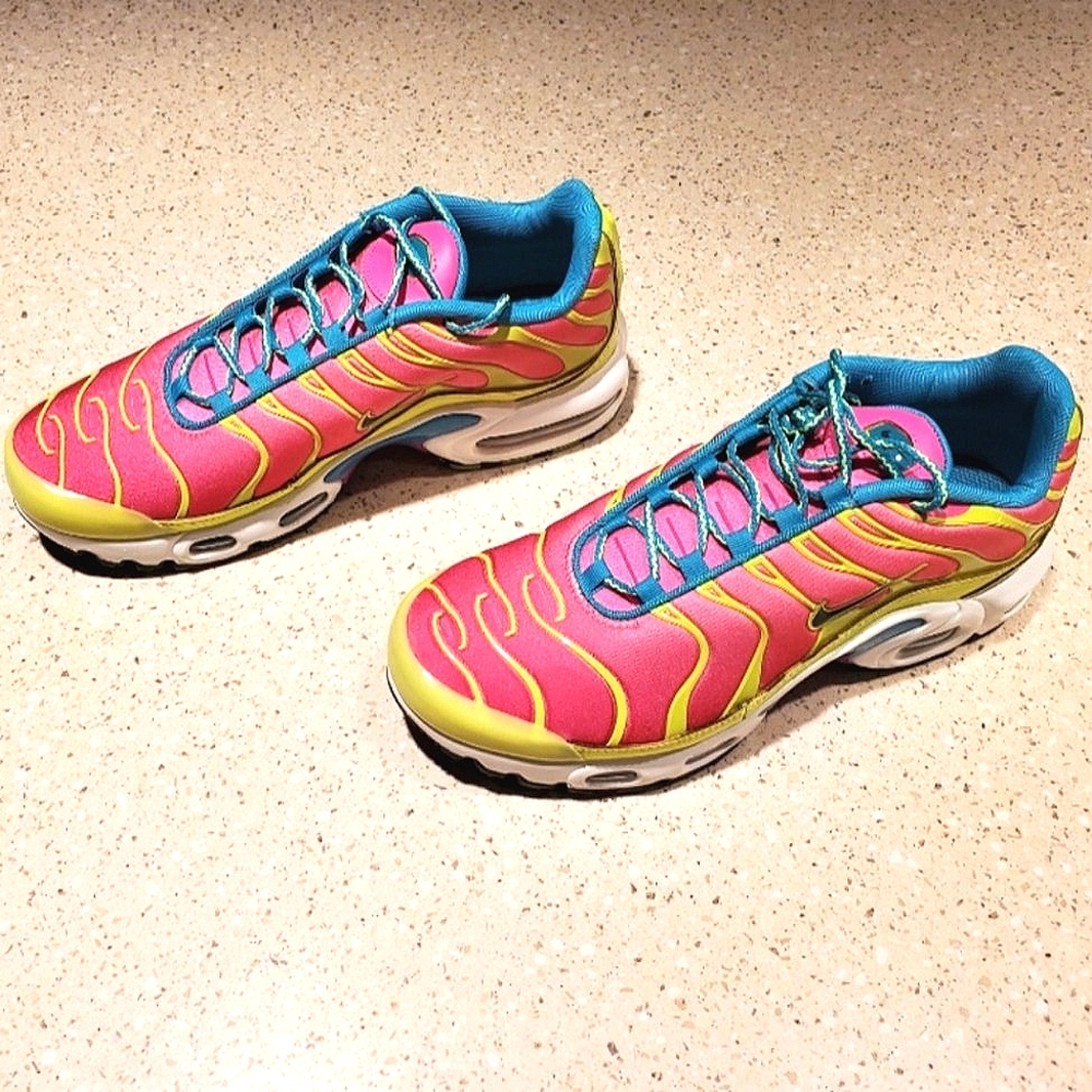 🆕️ NEW⚡️Nike Air Max Plus 'Volt Pink Blast'⚡️
